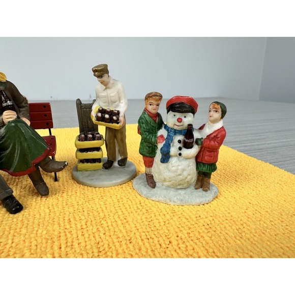 Coca-Cola Town Square Collection 1992 Christmas Village Figurines LOT Of 5 - Picture 3 of 5